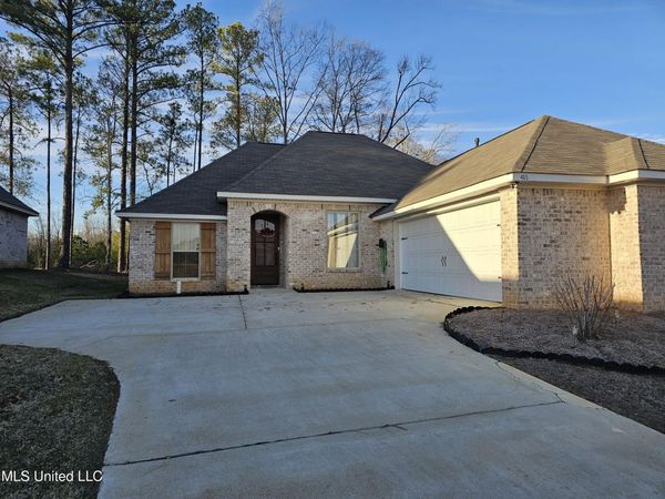 465 Silver Hill, Pearl, MS 39208