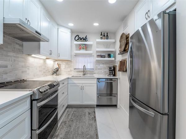 9411 N Hollybrook Lake Dr, Unit 310, Pembroke Pines, FL 33025