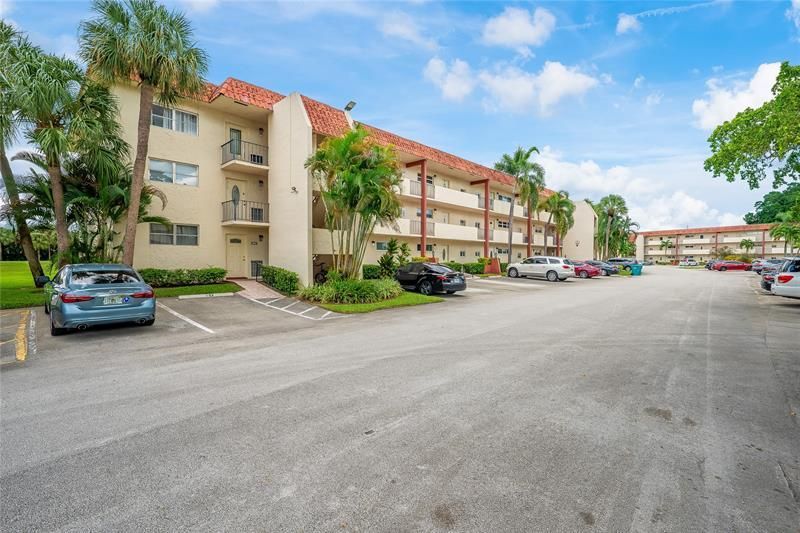 9411 N Hollybrook Lake Dr, Unit 310, Pembroke Pines, FL 33025 Photo