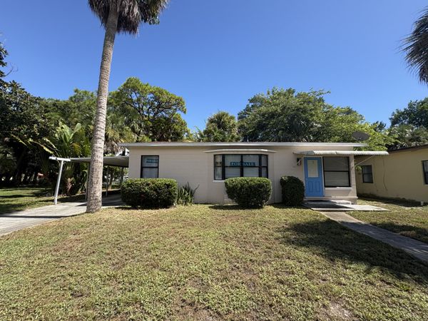 1010 Mayflower Road, Fort Pierce, FL 34950
