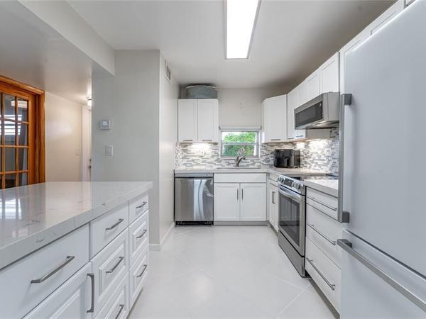 9411 N Hollybrook Lake Drive, Unit 309, Pembroke Pines, FL 33025