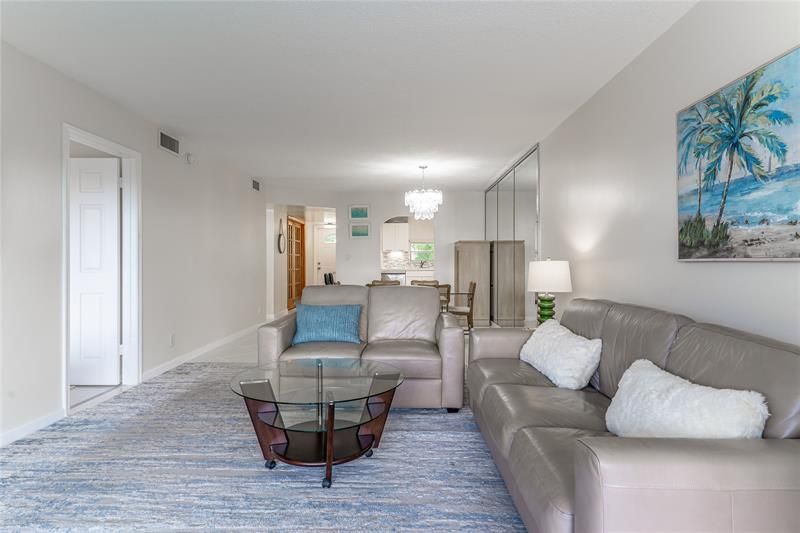 9411 N Hollybrook Lake Drive, Unit 309, Pembroke Pines, FL 33025 Photo