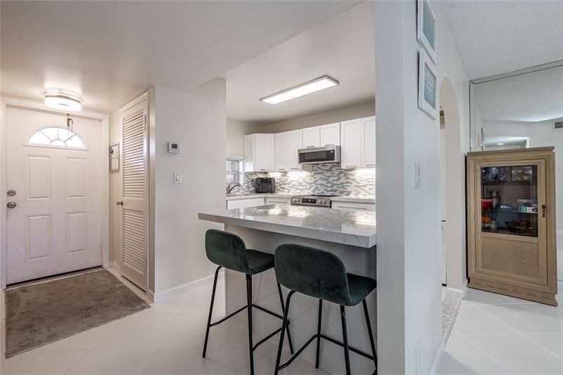 9411 N Hollybrook Lake Drive, Unit 309, Pembroke Pines, FL 33025 Photo