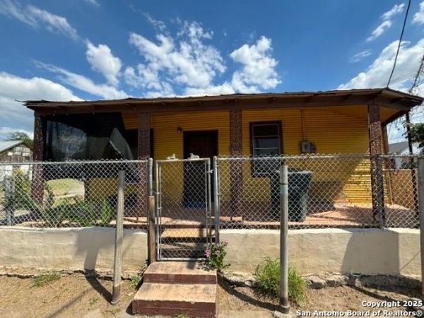 201 Vidaurri Ave, Laredo, TX 78040