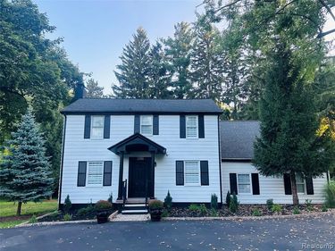 1785 Ward Road, Bloomfield Hills, MI 48302