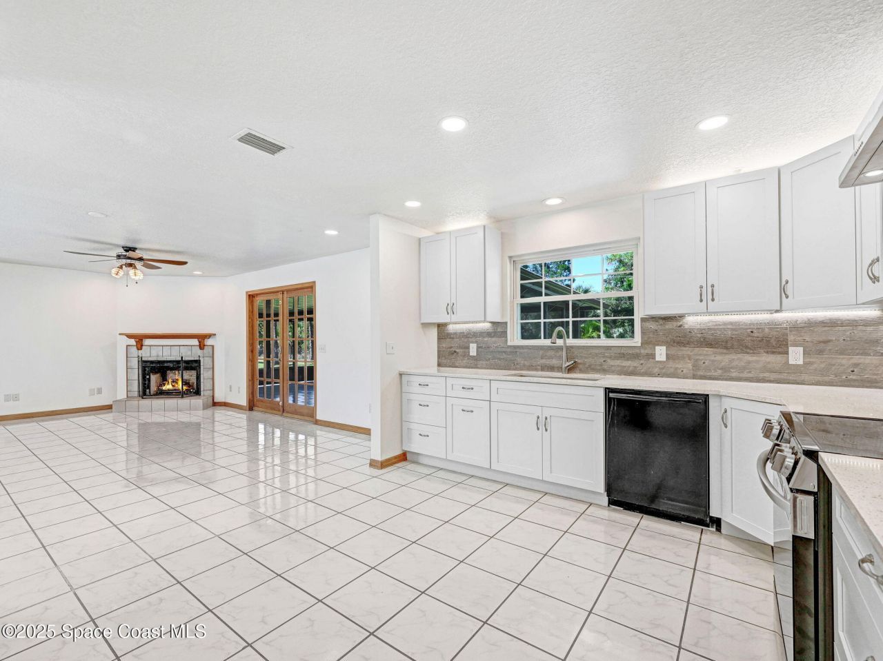 6570 Whispering Pines Lane, Grant, FL 32949 Photo
