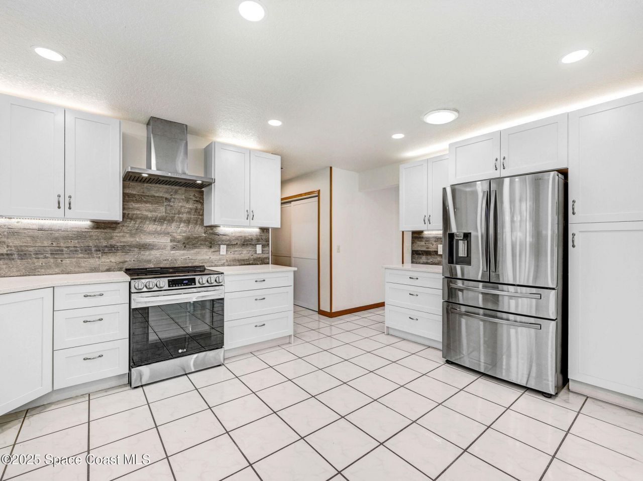 6570 Whispering Pines Lane, Grant, FL 32949 Photo