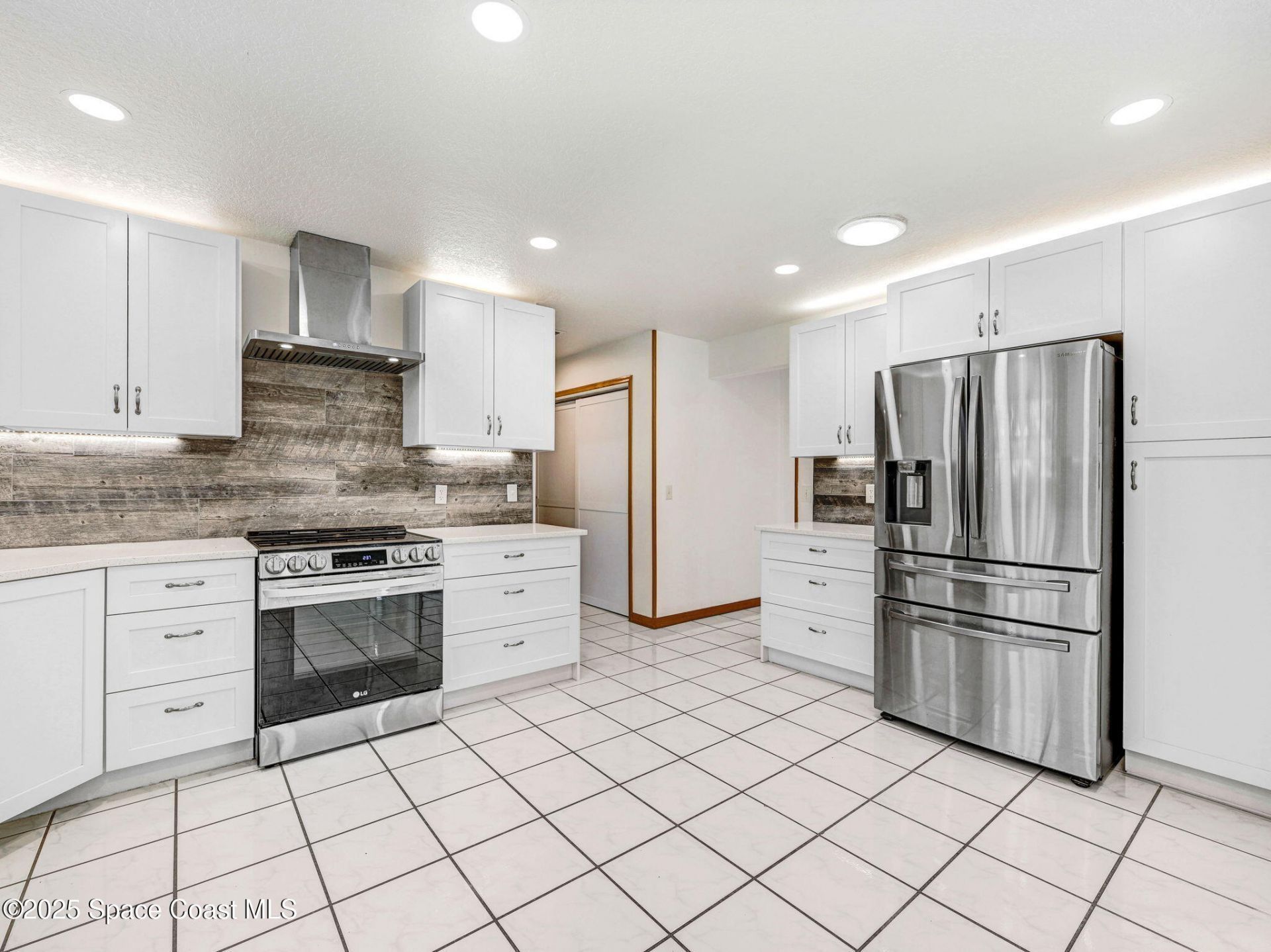 6570 Whispering Pines Lane, Grant, FL 32949 Photo