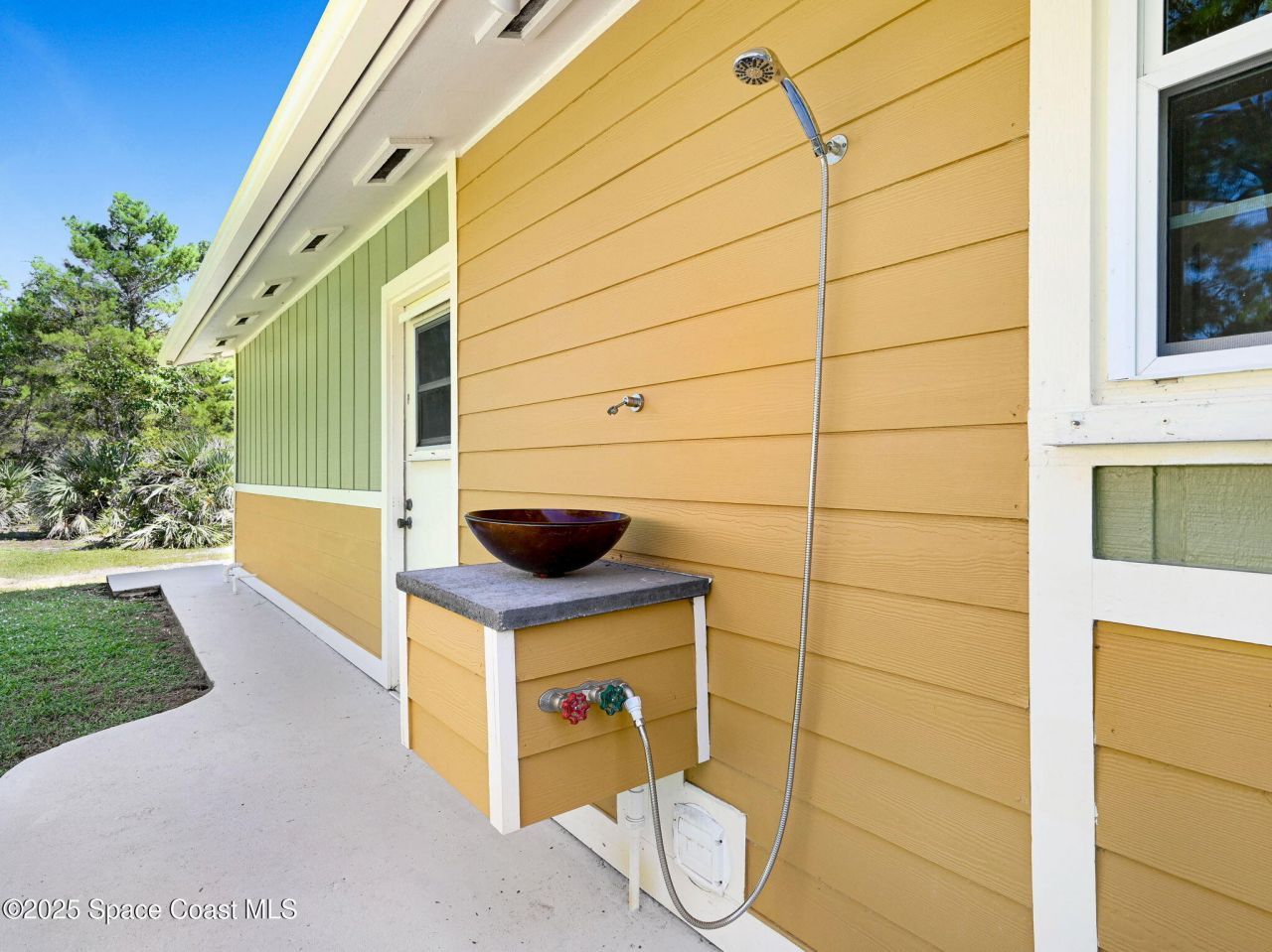 6570 Whispering Pines Lane, Grant, FL 32949 Photo