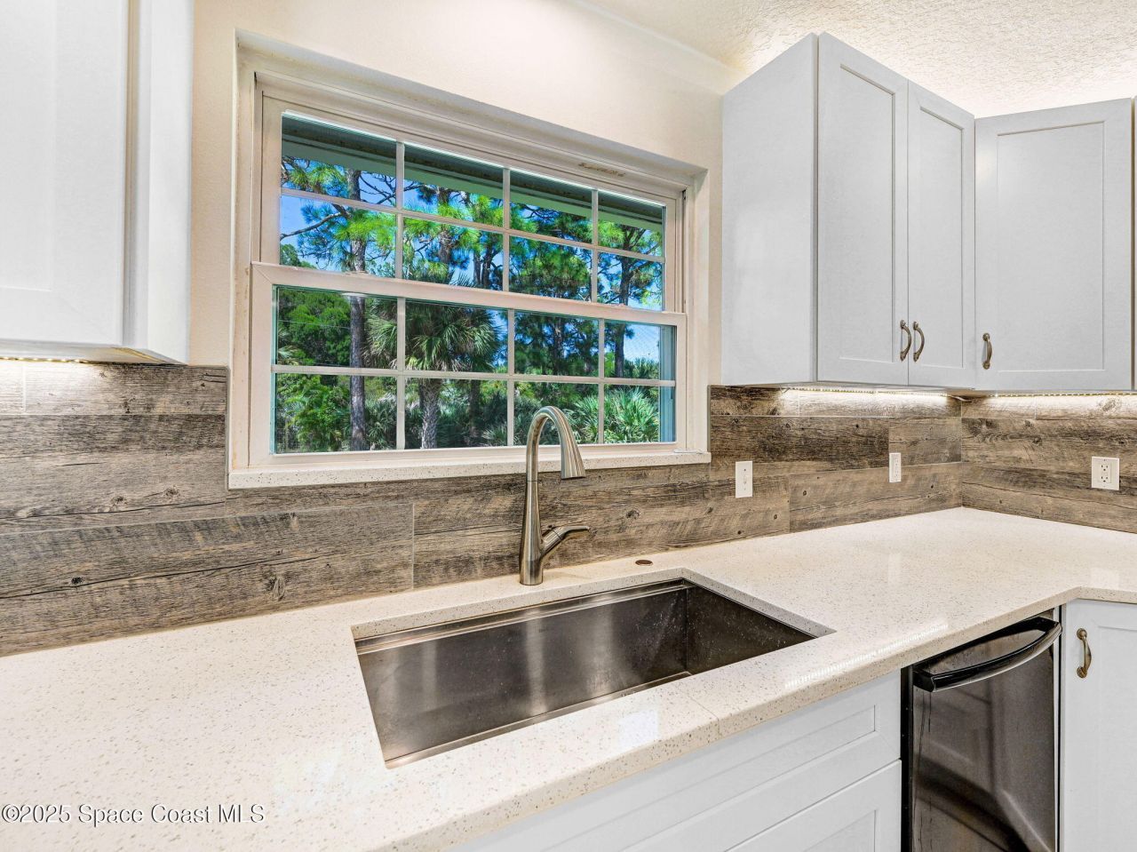 6570 Whispering Pines Lane, Grant, FL 32949 Photo