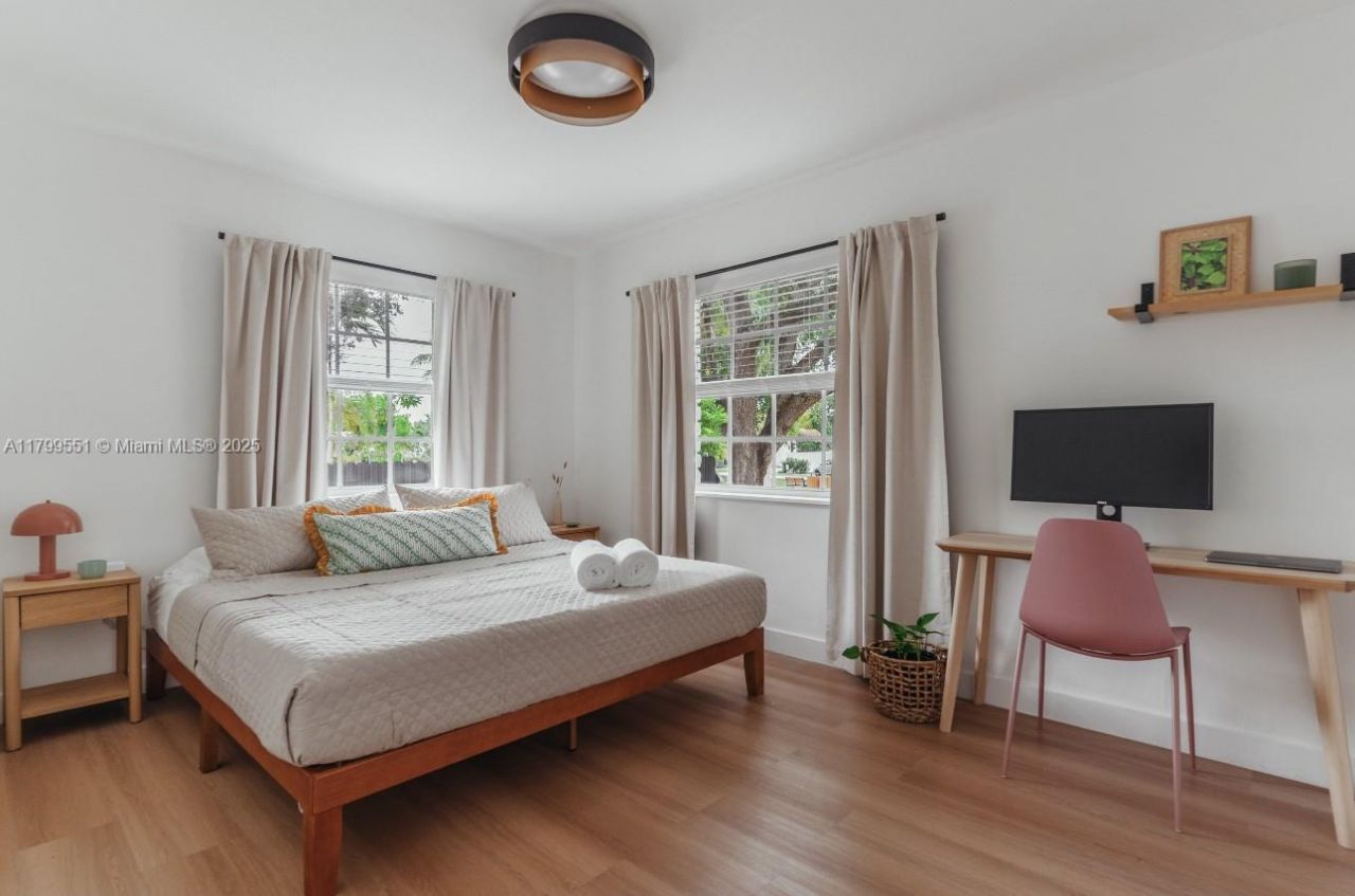 1153 NE 158th St, North Miami Beach, FL 33162 Photo