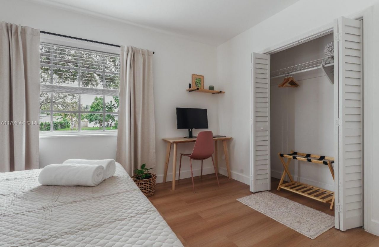 1153 NE 158th St, North Miami Beach, FL 33162 Photo