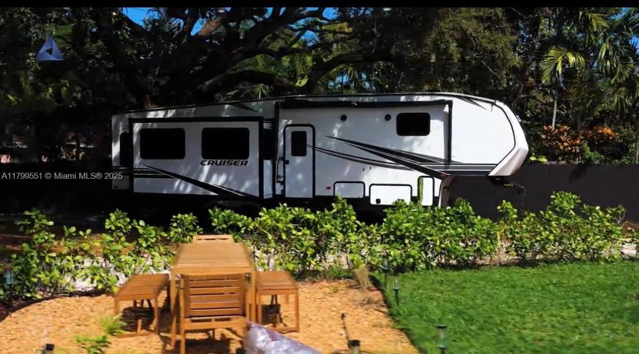 1153 NE 158th St, North Miami Beach, FL 33162 Photo