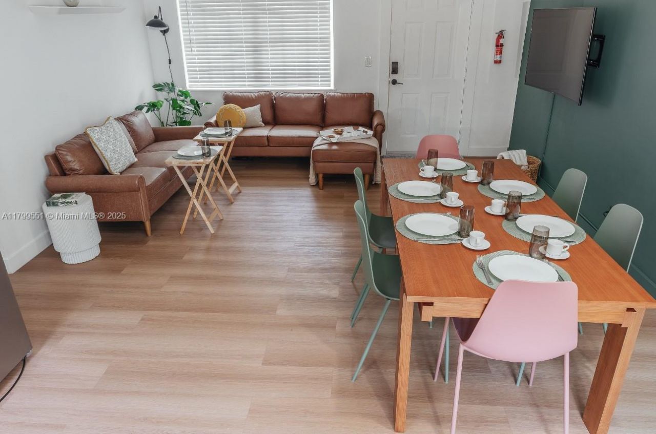 1153 NE 158th St, North Miami Beach, FL 33162 Photo