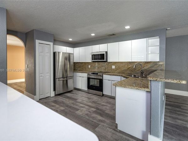 15981 SW 54th Ter, Miami, FL 33185