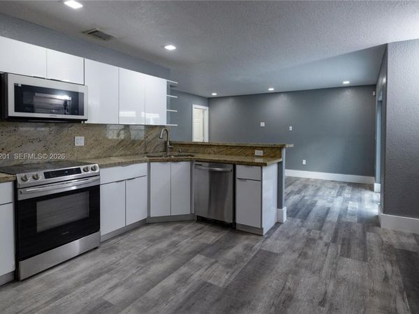 15981 SW 54th Ter, Miami, FL 33185