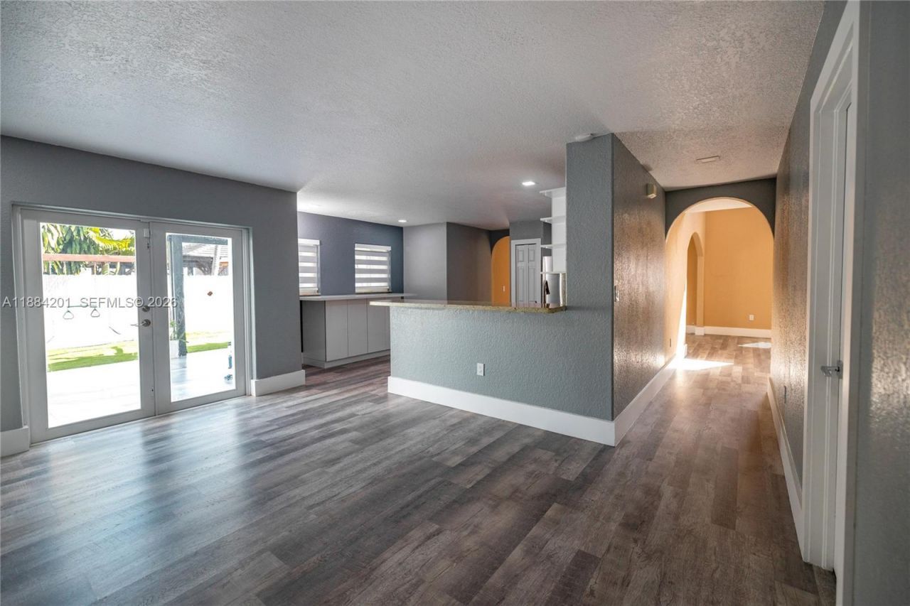 15981 SW 54th Ter, Miami, FL 33185 Photo