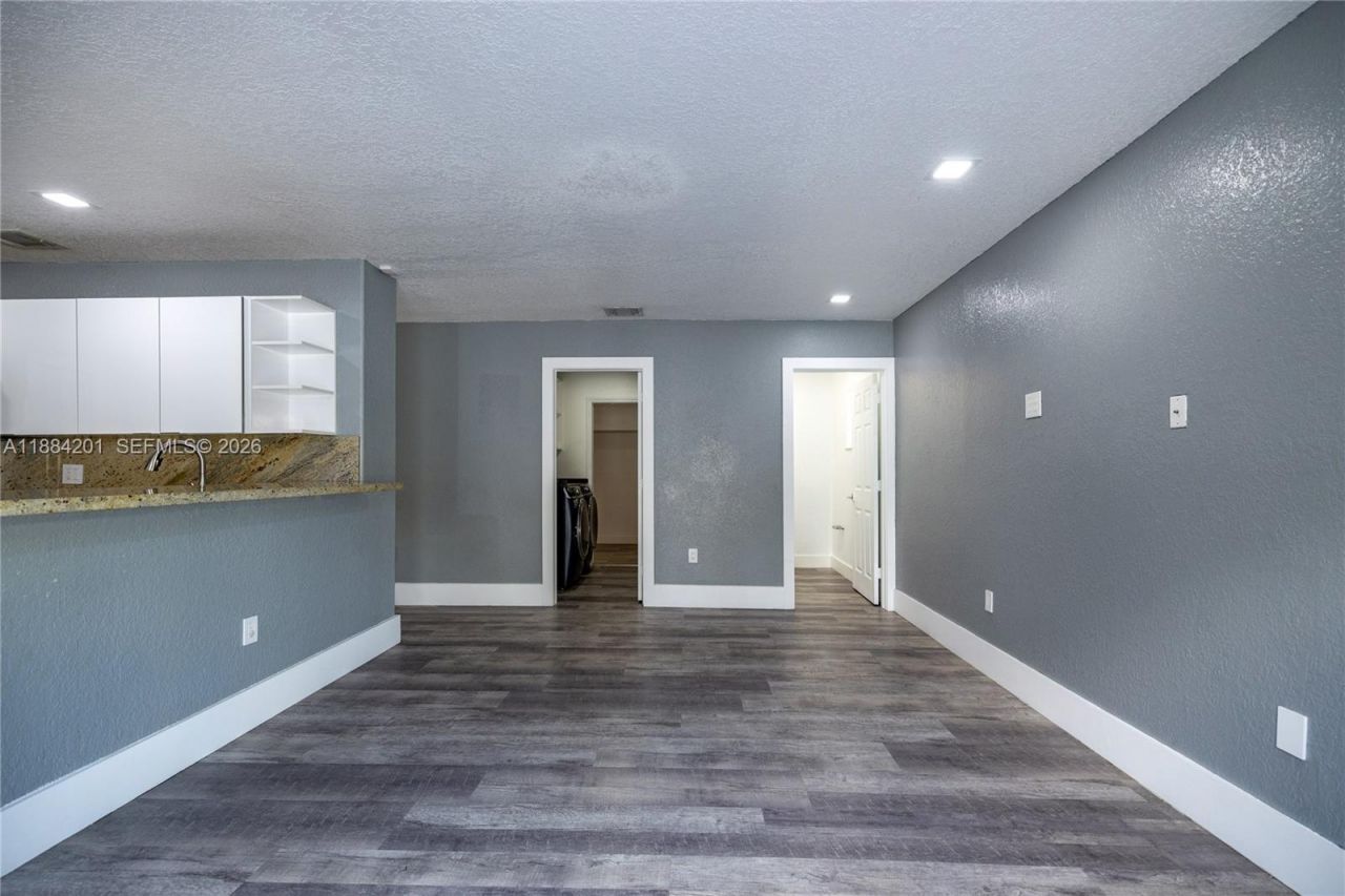 15981 SW 54th Ter, Miami, FL 33185 Photo