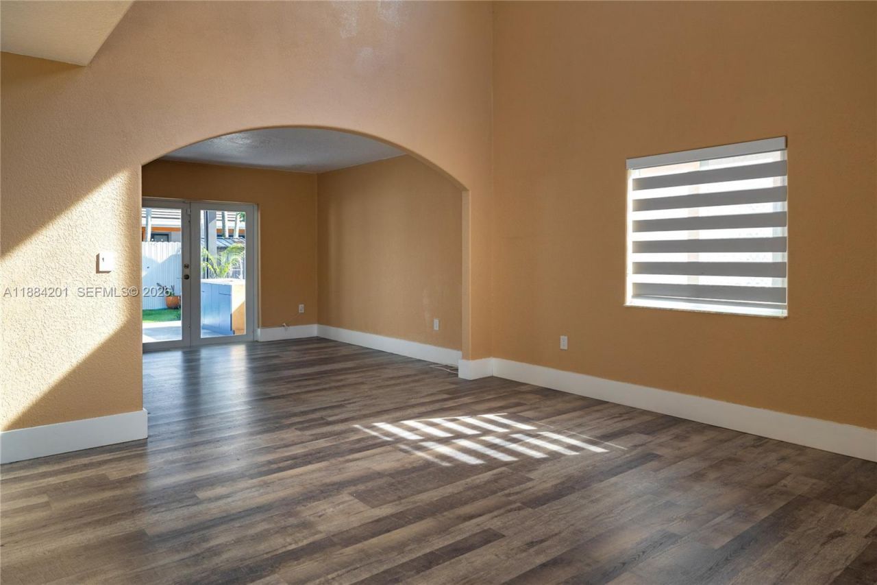 15981 SW 54th Ter, Miami, FL 33185 Photo