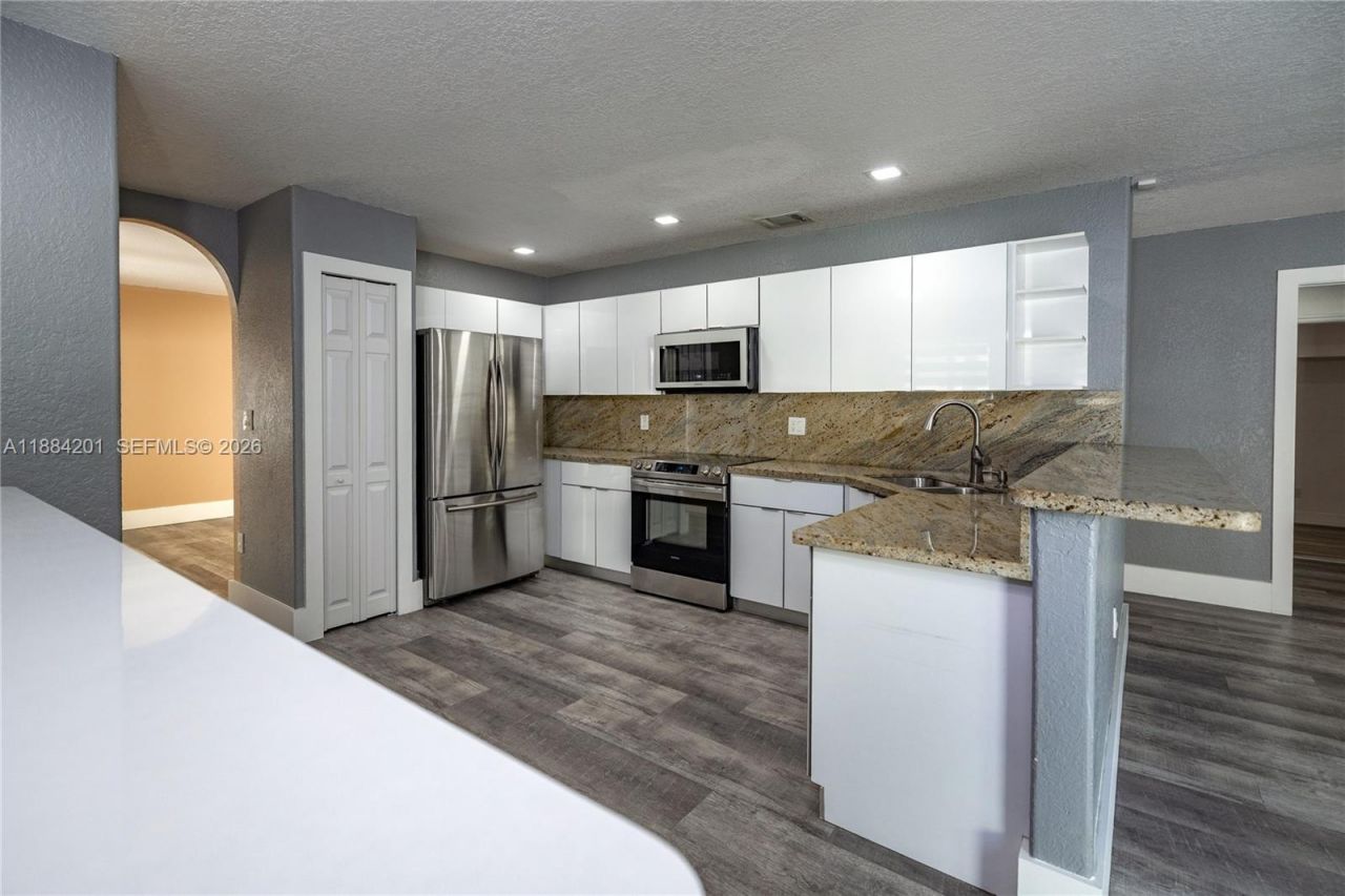 15981 SW 54th Ter, Miami, FL 33185 Photo