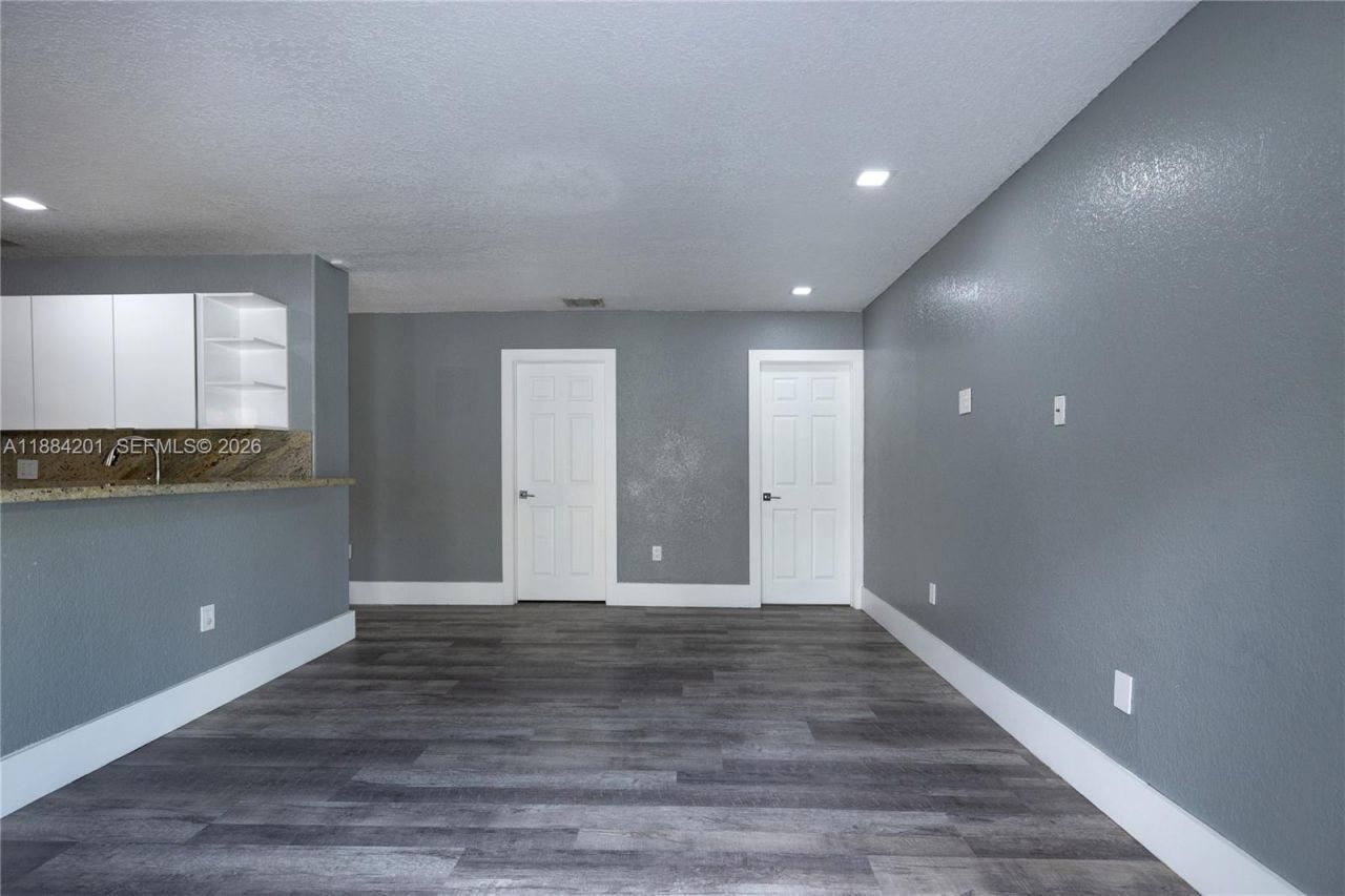 15981 SW 54th Ter, Miami, FL 33185 Photo