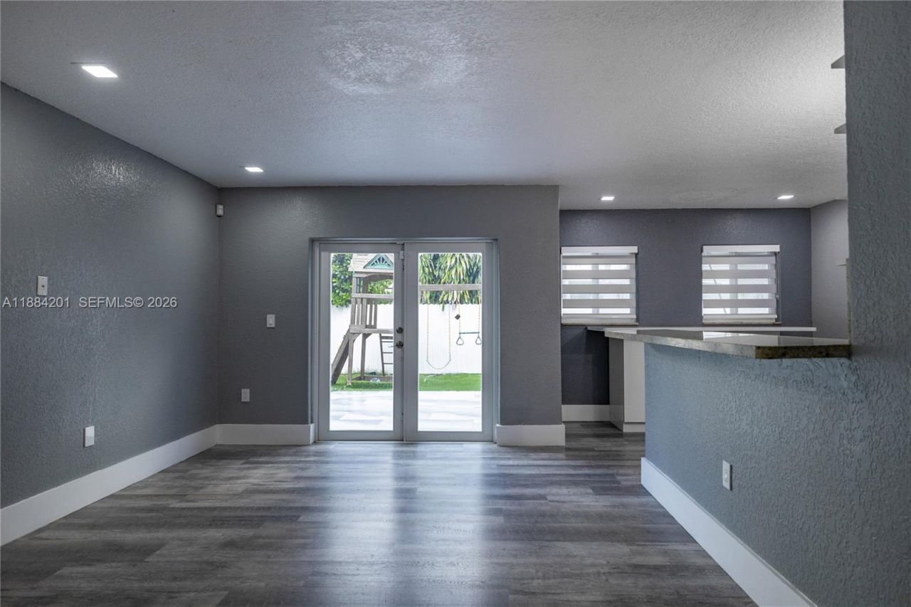 15981 SW 54th Ter, Miami, FL 33185 Photo