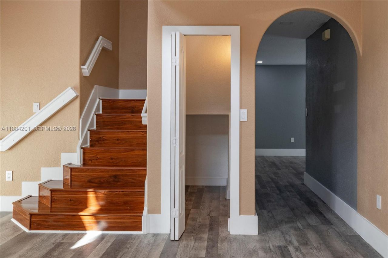 15981 SW 54th Ter, Miami, FL 33185 Photo