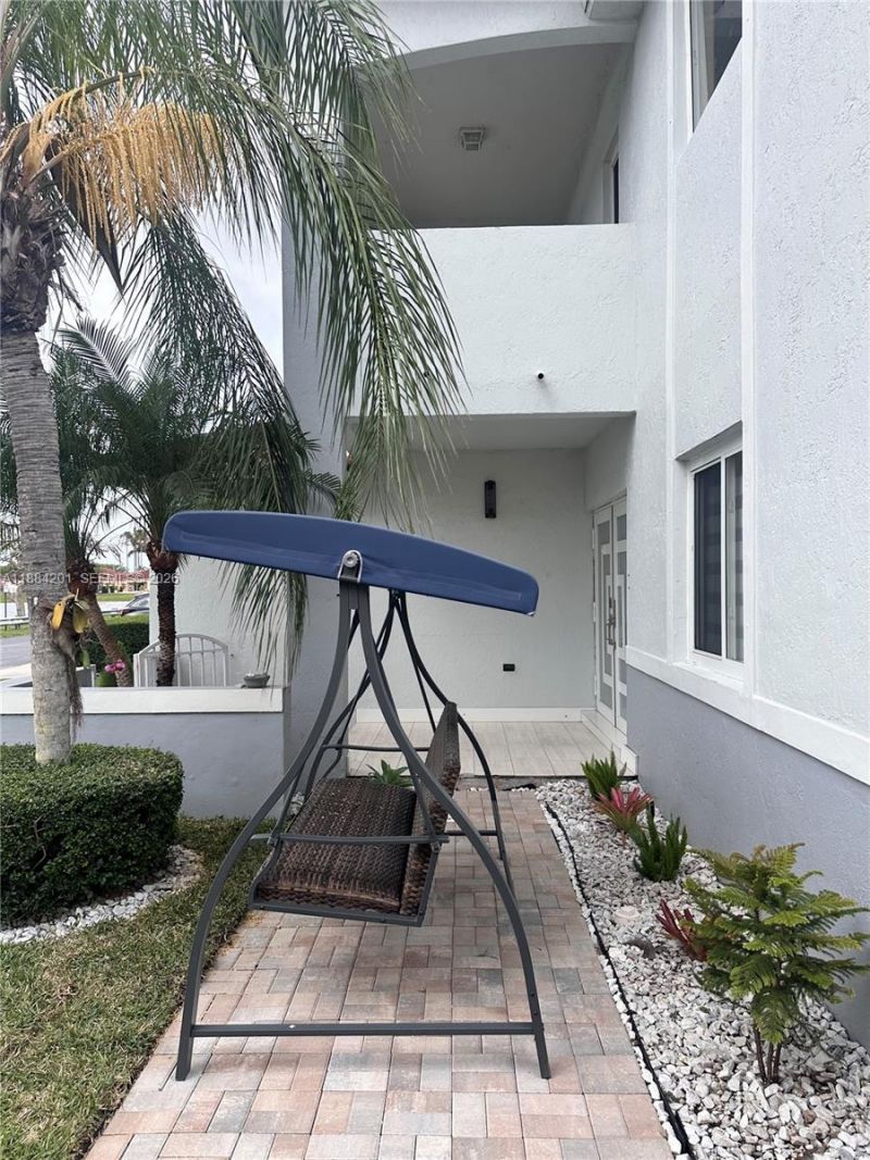 15981 SW 54th Ter, Miami, FL 33185 Photo