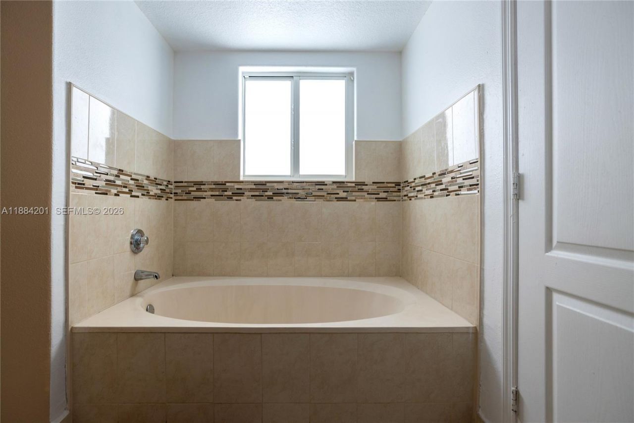 15981 SW 54th Ter, Miami, FL 33185 Photo