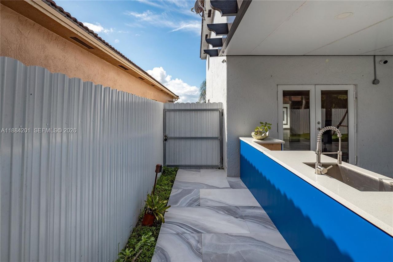 15981 SW 54th Ter, Miami, FL 33185 Photo