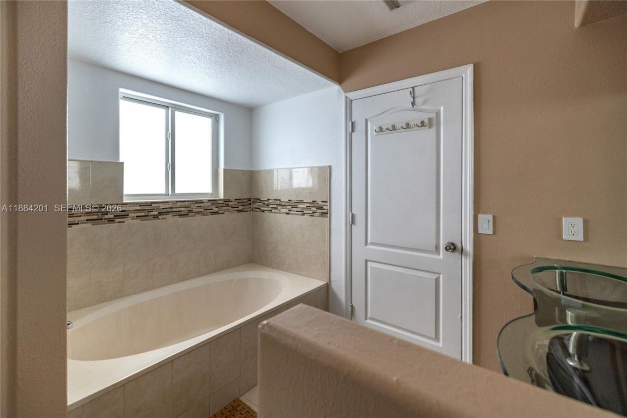 15981 SW 54th Ter, Miami, FL 33185 Photo