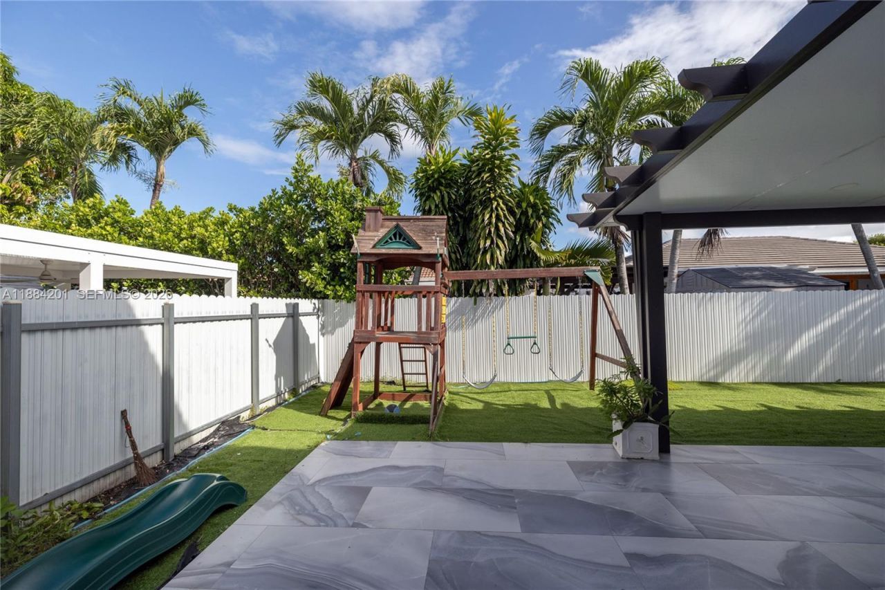 15981 SW 54th Ter, Miami, FL 33185 Photo