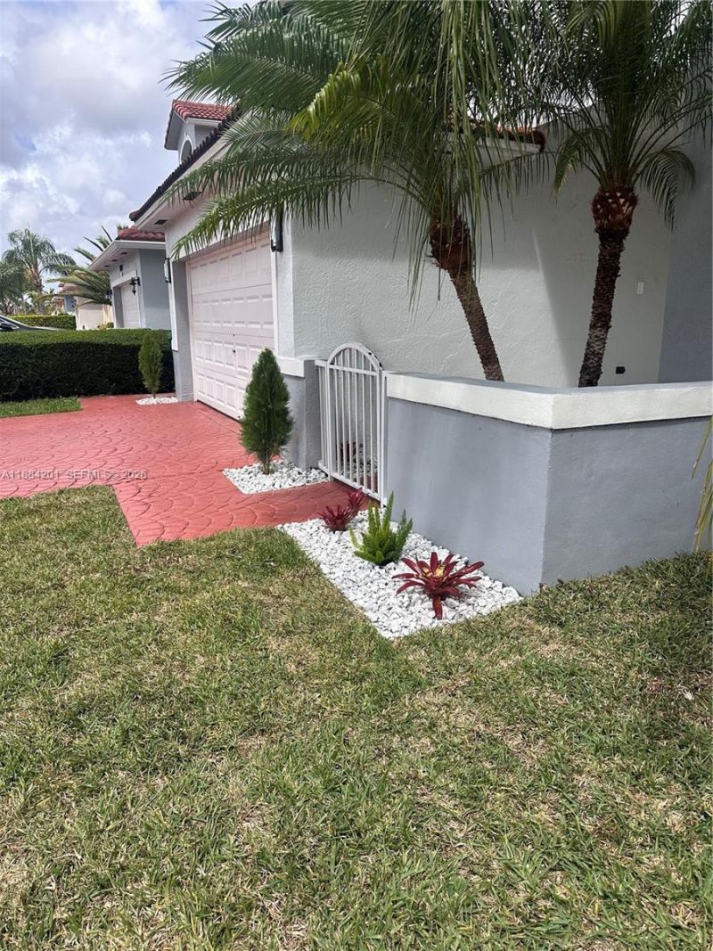 15981 SW 54th Ter, Miami, FL 33185 Photo