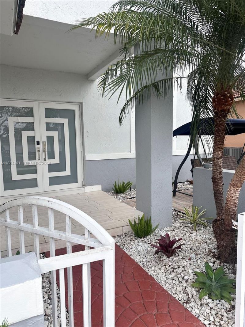 15981 SW 54th Ter, Miami, FL 33185 Photo