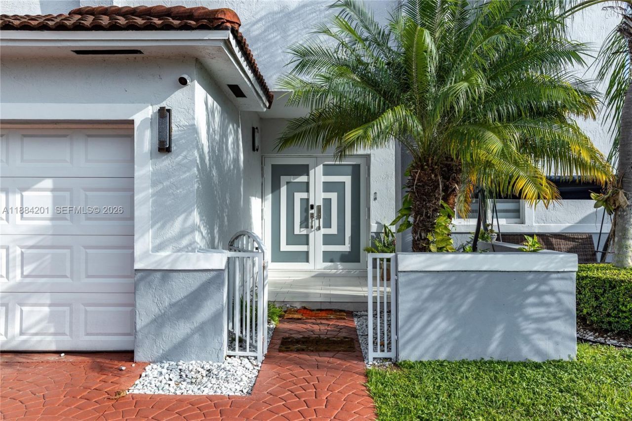 15981 SW 54th Ter, Miami, FL 33185 Photo