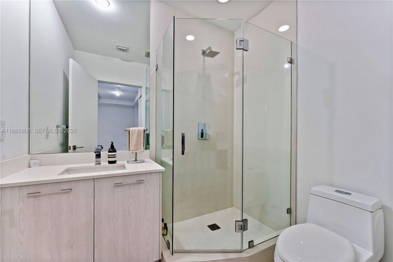 45 SW 9th St, Unit 4205, Miami, FL 33130 Photo