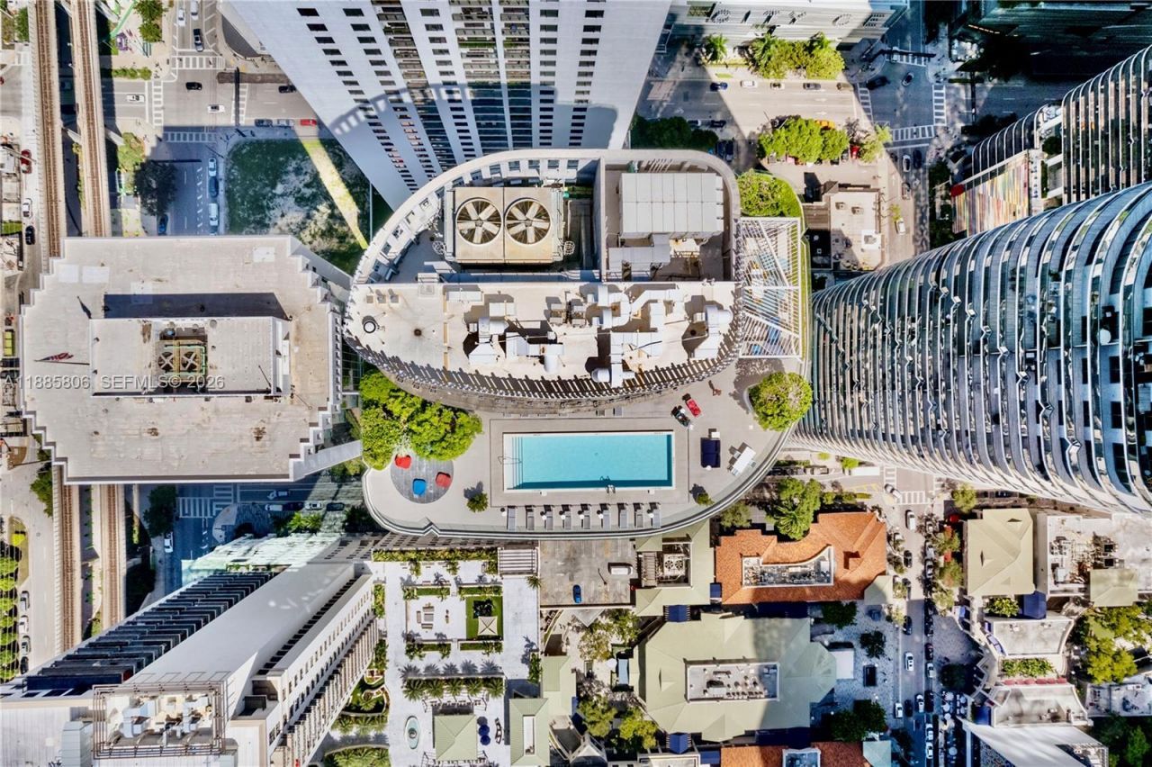 45 SW 9th St, Unit 4205, Miami, FL 33130 Photo