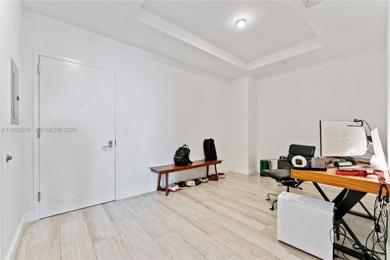 45 SW 9th St, Unit 4205, Miami, FL 33130 Photo