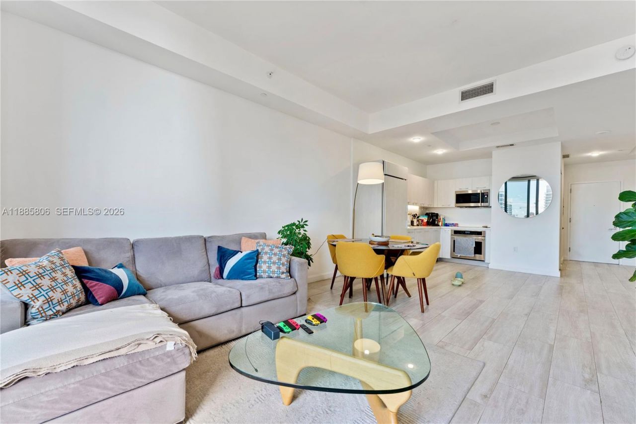 45 SW 9th St, Unit 4205, Miami, FL 33130 Photo