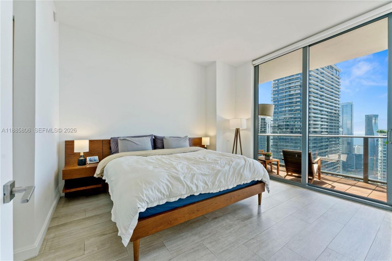45 SW 9th St, Unit 4205, Miami, FL 33130 Photo