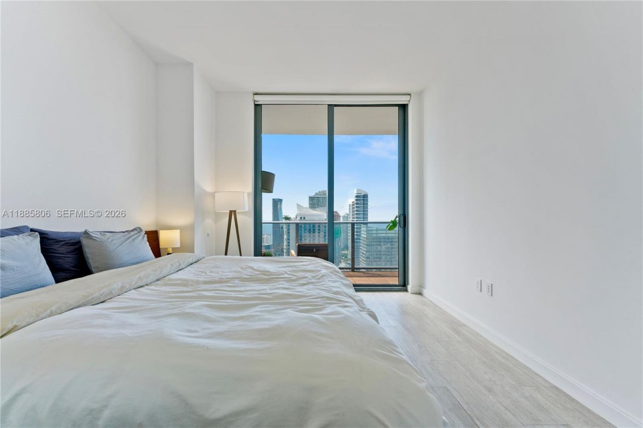45 SW 9th St, Unit 4205, Miami, FL 33130 Photo
