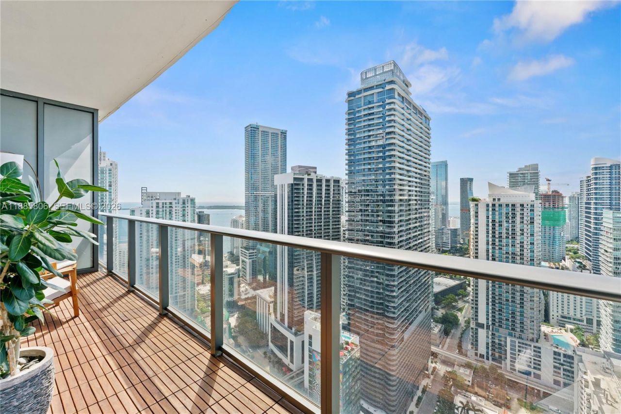 45 SW 9th St, Unit 4205, Miami, FL 33130 Photo