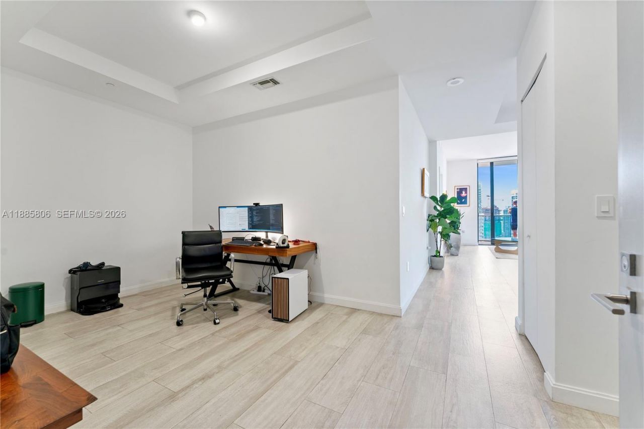 45 SW 9th St, Unit 4205, Miami, FL 33130 Photo