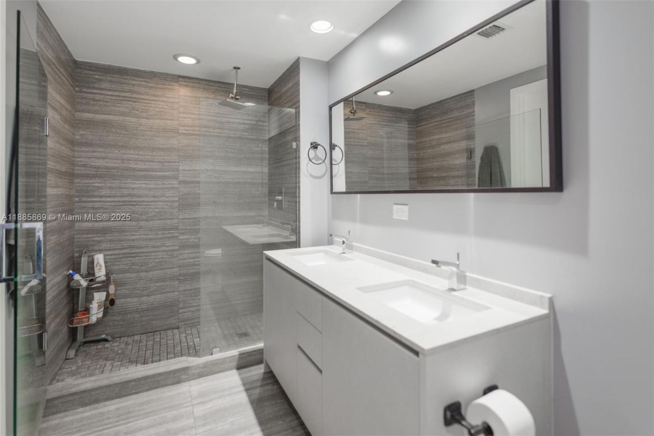 1010 Brickell Ave, Unit 3608, Miami, FL 33131 Photo