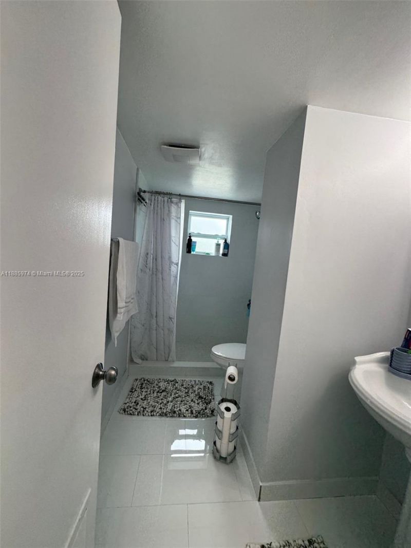 2410 SW 122nd Ct, Unit 1, Miami, FL 33175 Photo