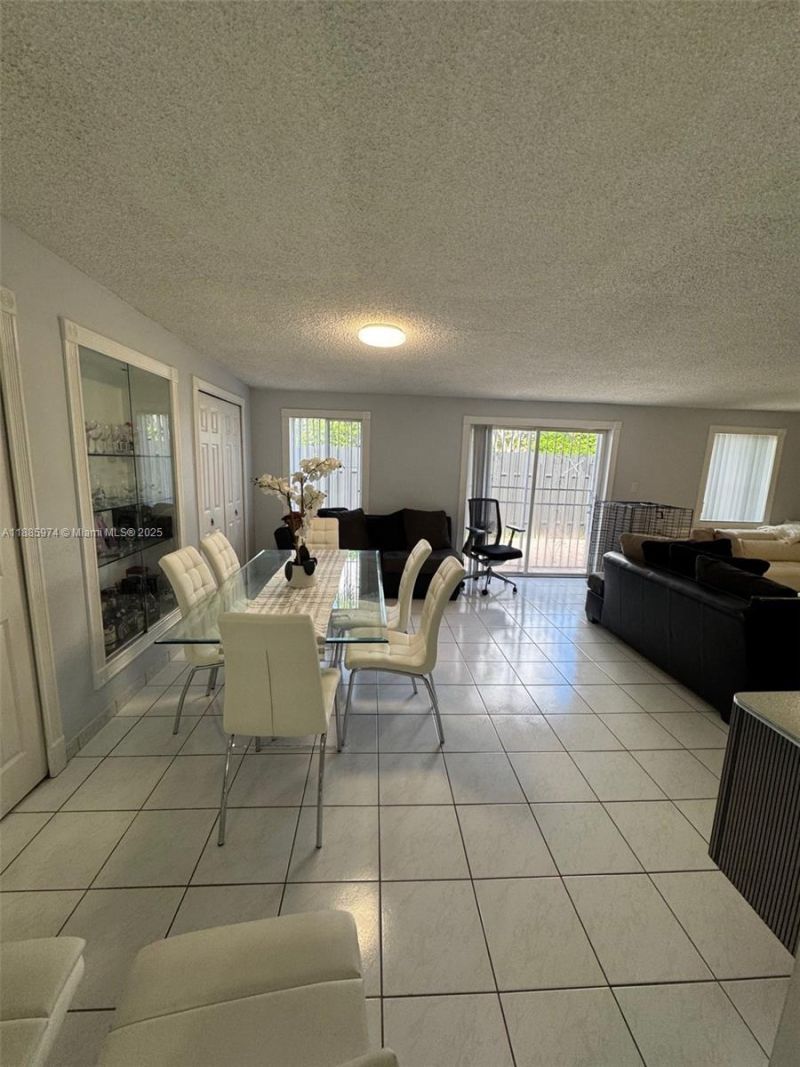 2410 SW 122nd Ct, Unit 1, Miami, FL 33175 Photo