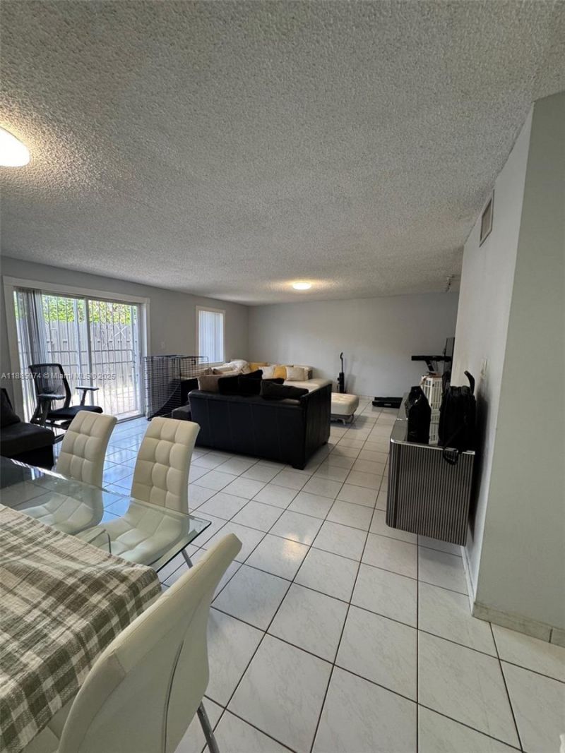 2410 SW 122nd Ct, Unit 1, Miami, FL 33175 Photo