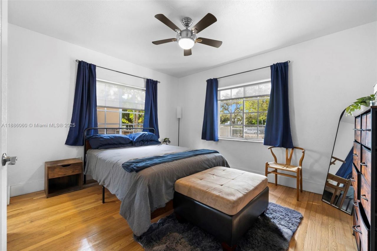 555 NE 73rd St, Miami, FL 33138 Photo