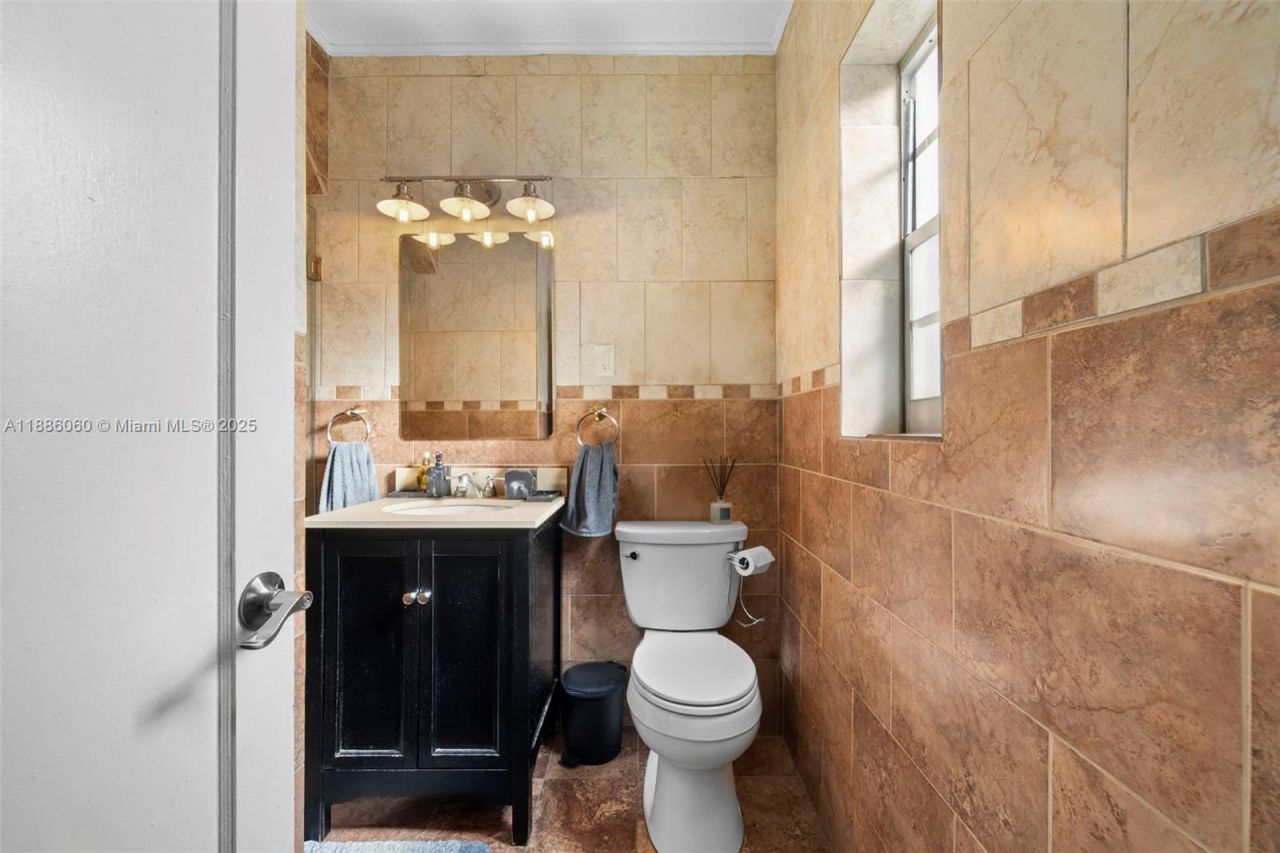 555 NE 73rd St, Miami, FL 33138 Photo