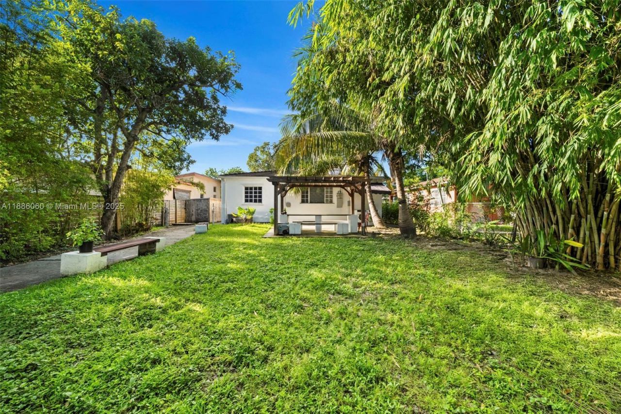 555 NE 73rd St, Miami, FL 33138 Photo